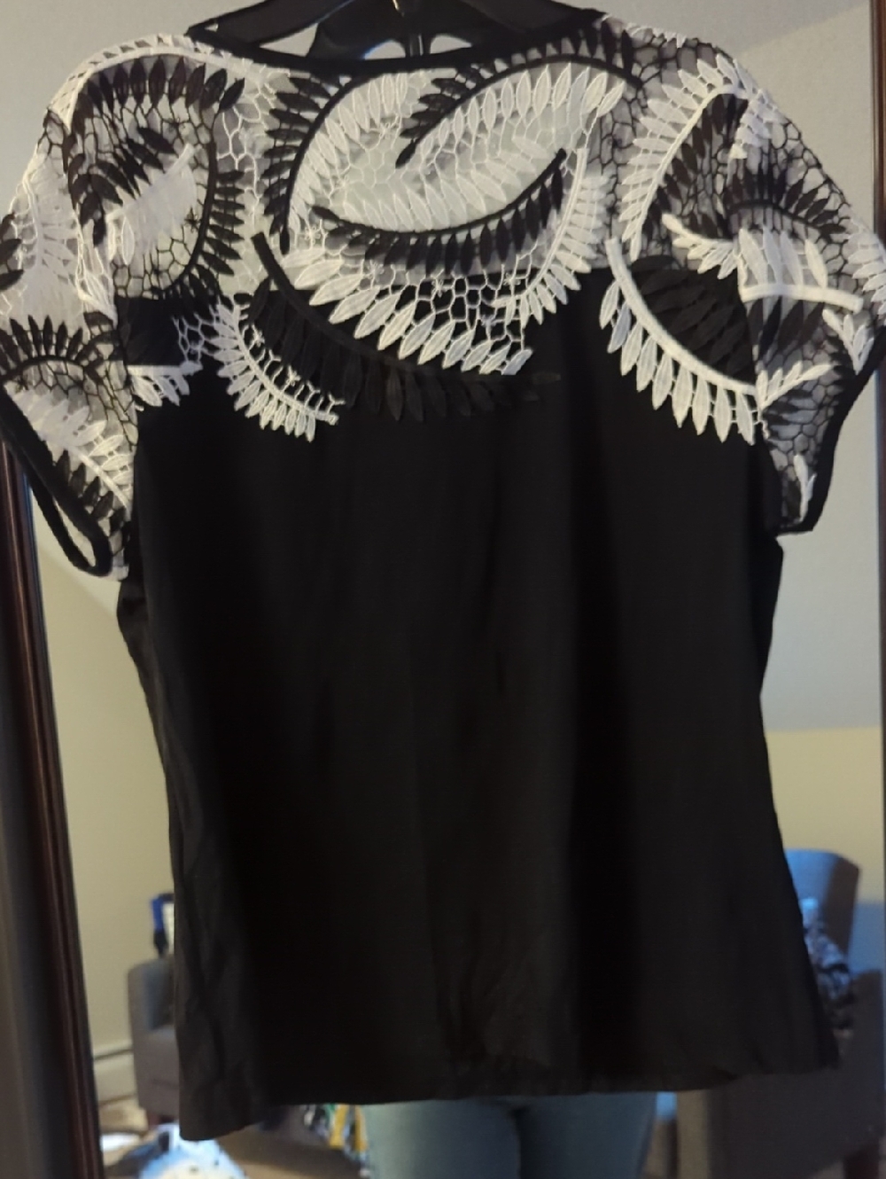 White House Black Market Black and White Mesh Short Sleeve Women's Top Size M - Picture 4 of 6